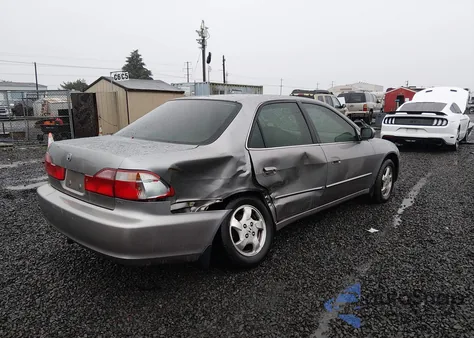 2000 Honda Accord 2.3 Ex z USA, uszkodzony, nr VIN JHMCG5564YC023468